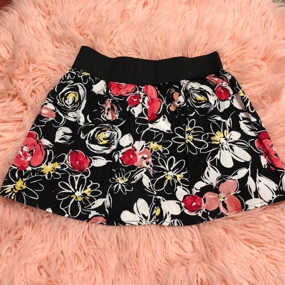 Flower Pattern Mini Skirt - Picture 4 of 4